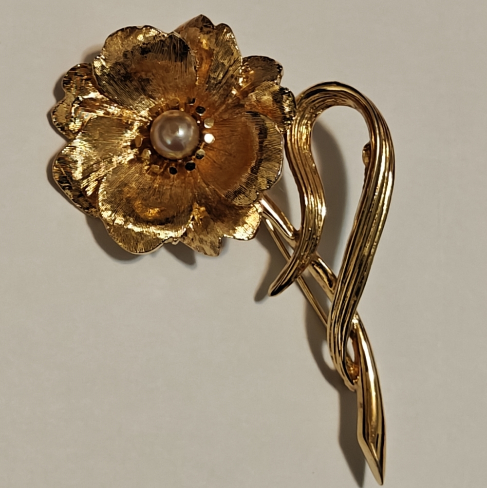 Elegant Boucher Gold Floral Brooch